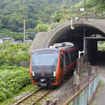 羽越本線の鉄道道路併用トンネル